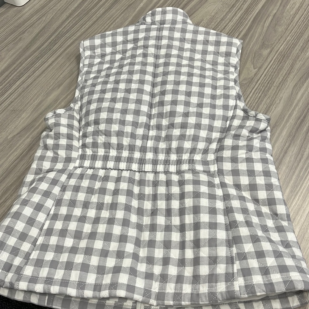 Croft and barrow women’s plaid grey white vest size small